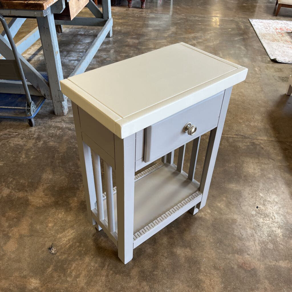 Side table w/ Drawer 23x13x32