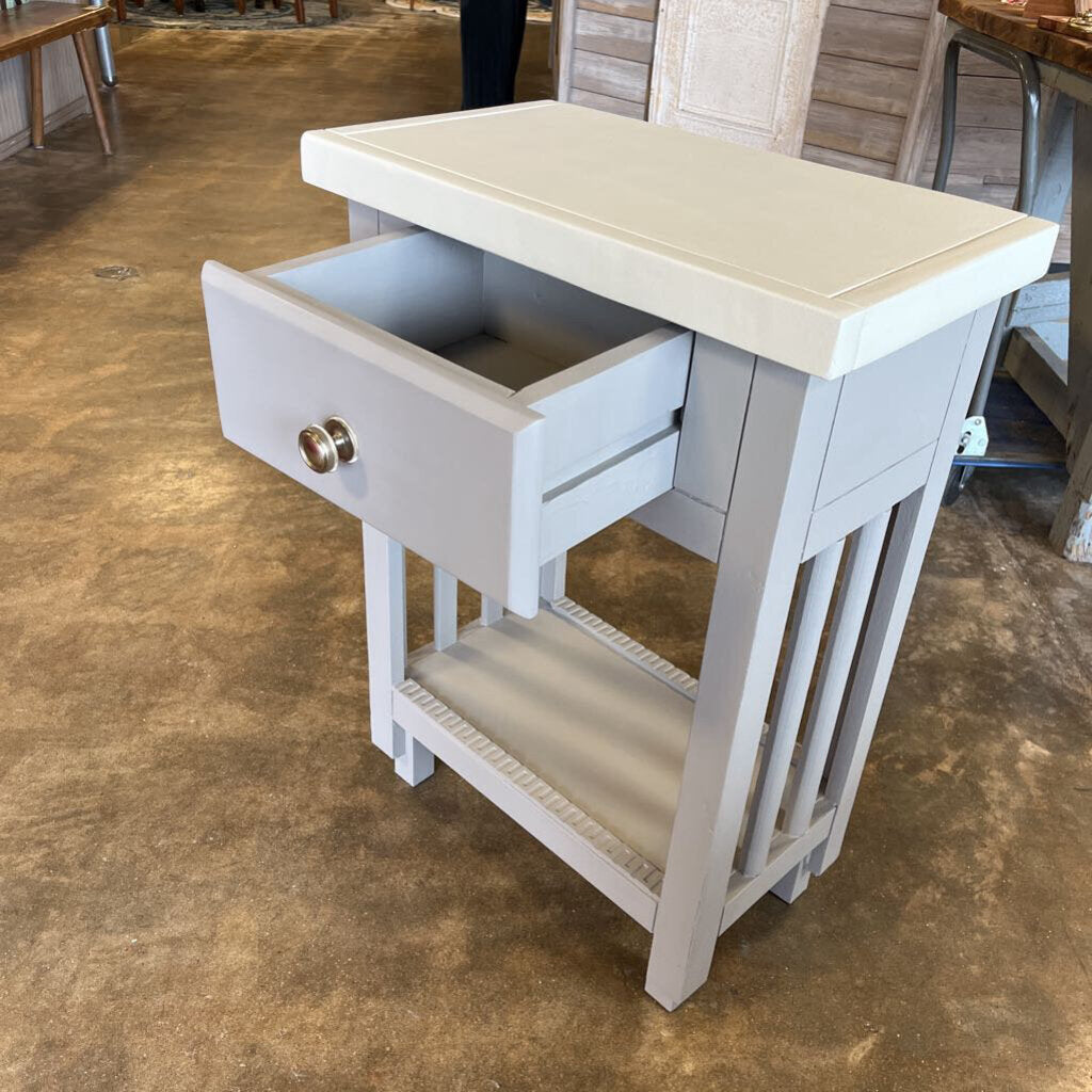 Side table w/ Drawer 23x13x32