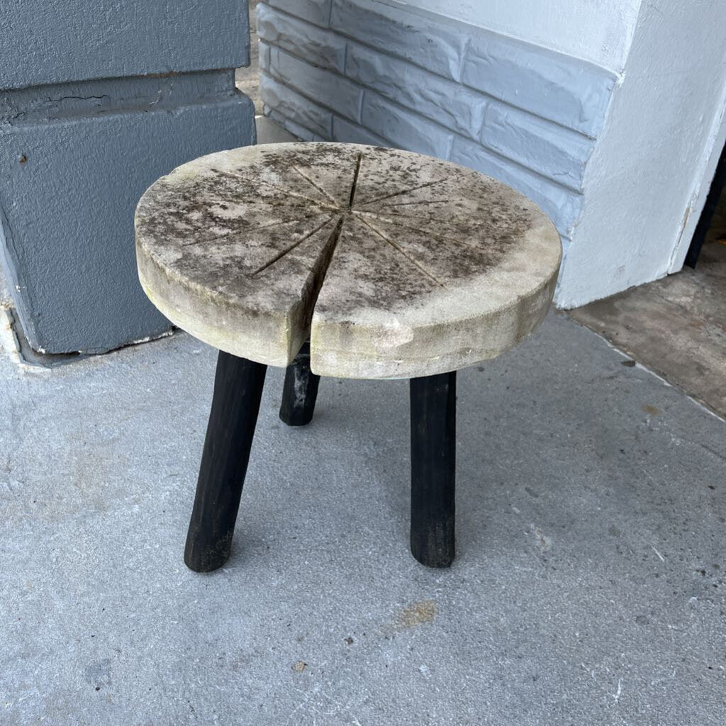 Concrete/Wood Outdoor Plant Stand 17.75"R 15.5"H