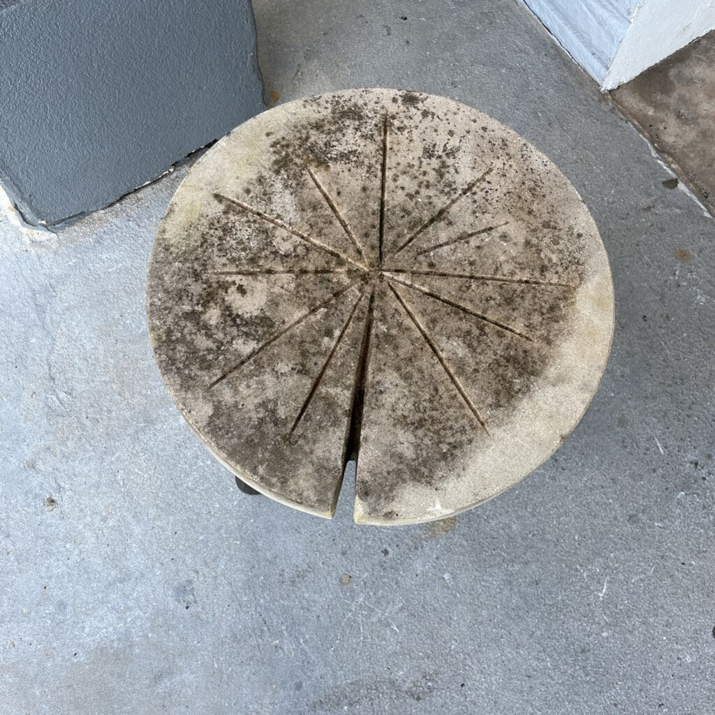 Concrete/Wood Outdoor Plant Stand 17.75"R 15.5"H