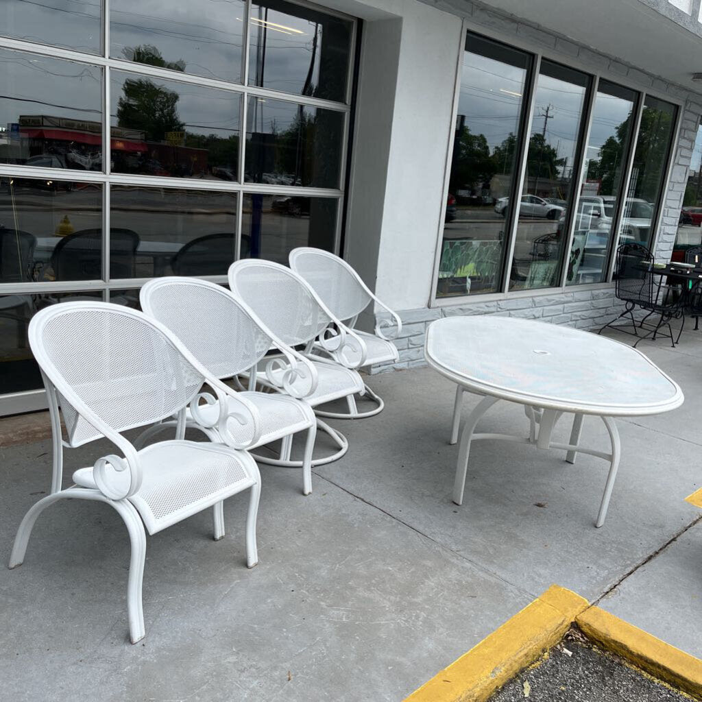 Crestline Patio Table & 4 Chairs (RT $1900)