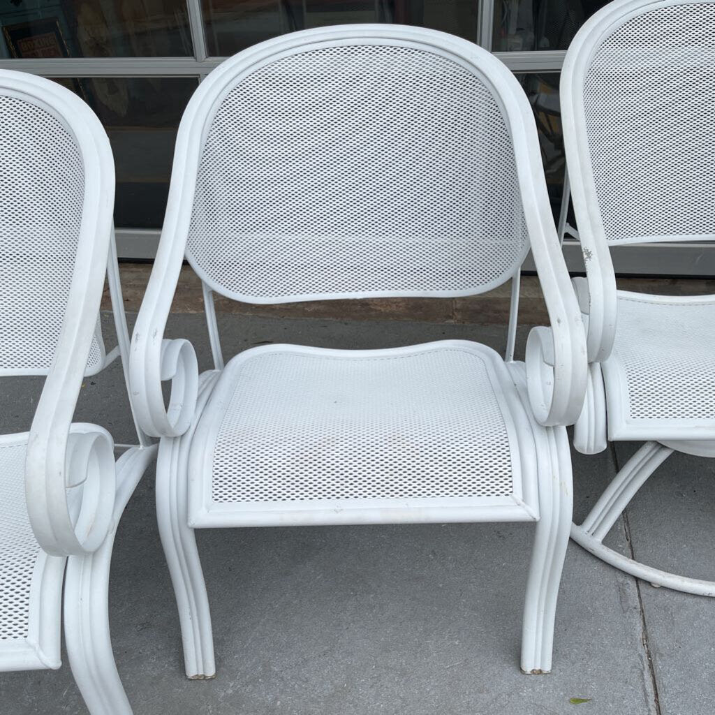 Crestline Patio Table & 4 Chairs (RT $1900)