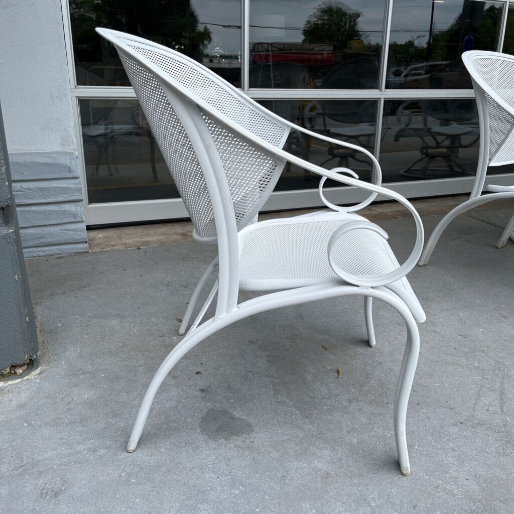 Crestline Patio Table & 4 Chairs (RT $1900)