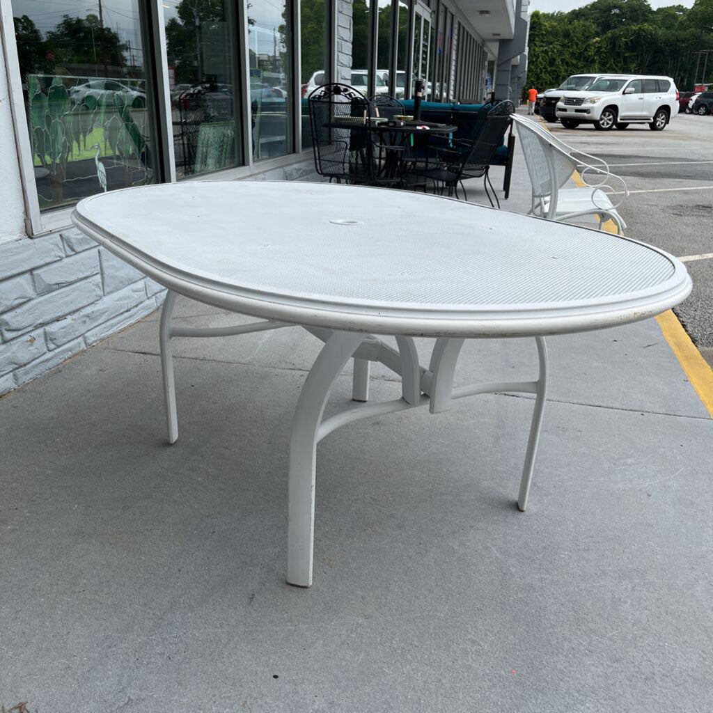 Crestline Patio Table & 4 Chairs (RT $1900)