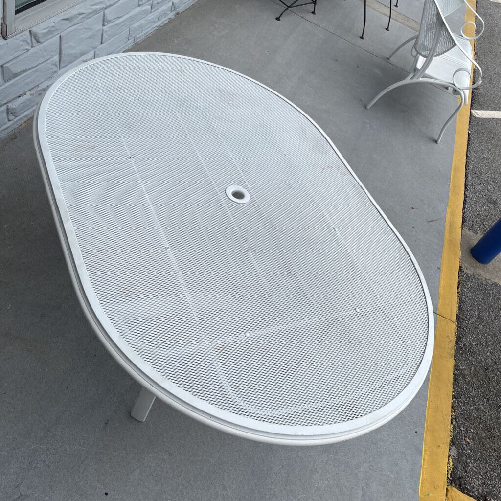 Crestline Patio Table & 4 Chairs (RT $1900)