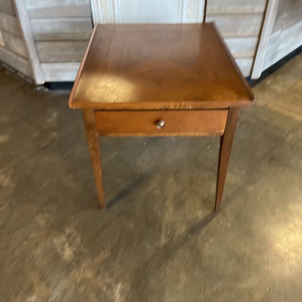 MCM End Table 21.25 X 27.5 X 21