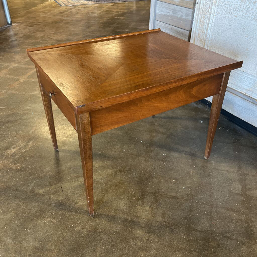 MCM End Table 21.25 X 27.5 X 21