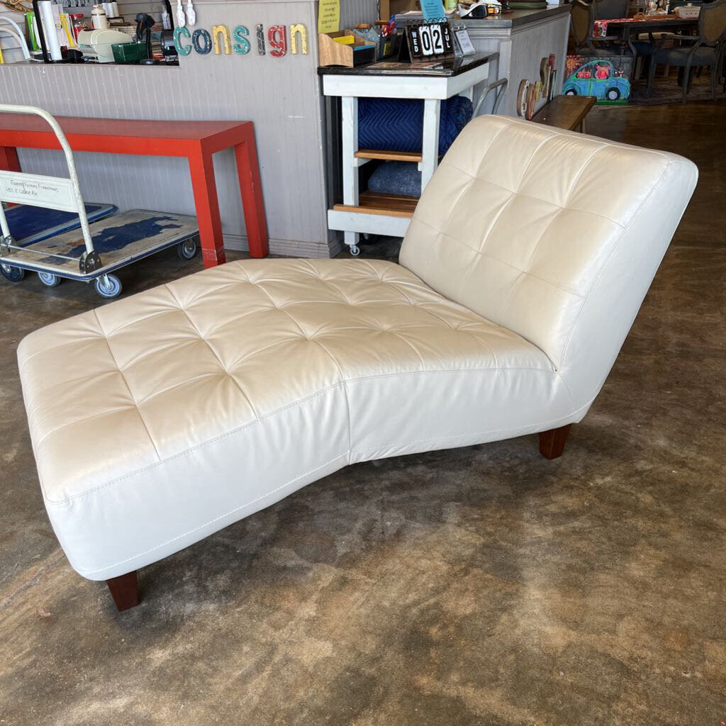 Chateau d'Ax Italian Leather Chaise 64 X 34 (RT $3000)