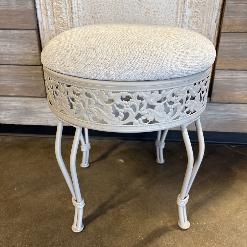 Metal Vanity Stool 17round x 20tall