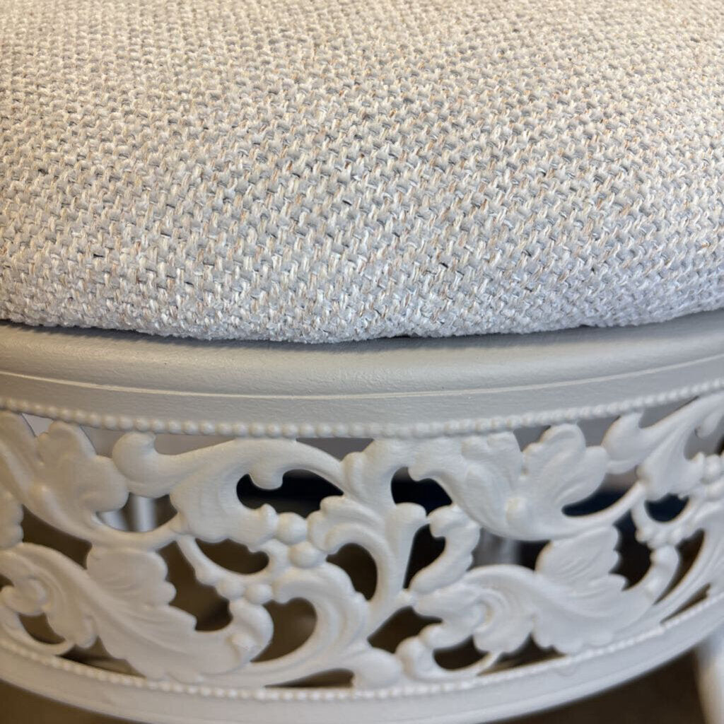 Metal Vanity Stool 17round x 20tall