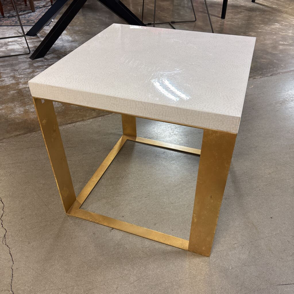 Cottage & Bungalow Side Table 22 X 22 X 22