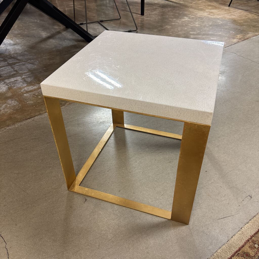 Cottage & Bungalow Side Table 22 X 22 X 22