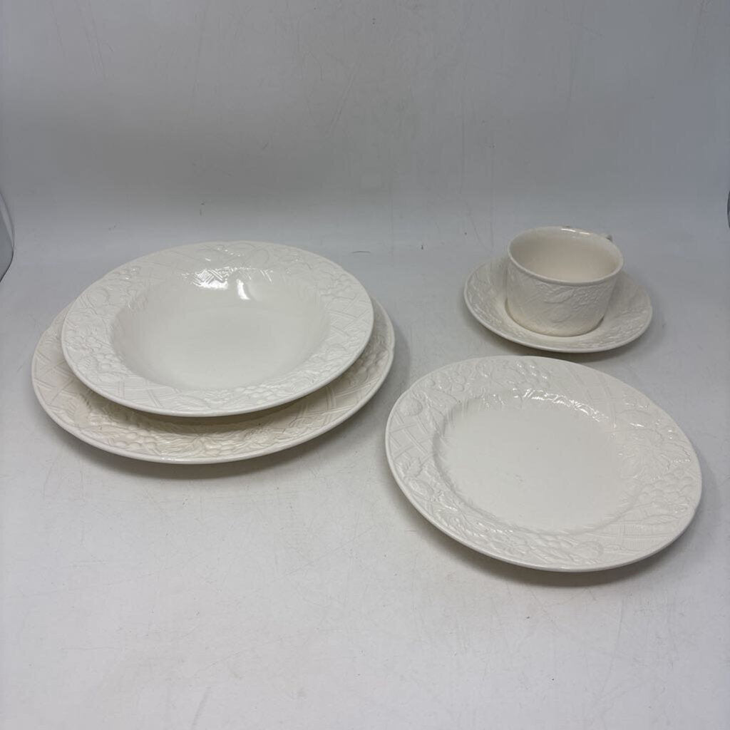 English Countryside 5 Place Setting for 4