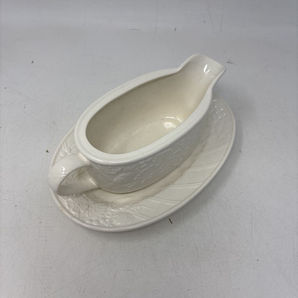English Countryside Gravy Boat with Stand