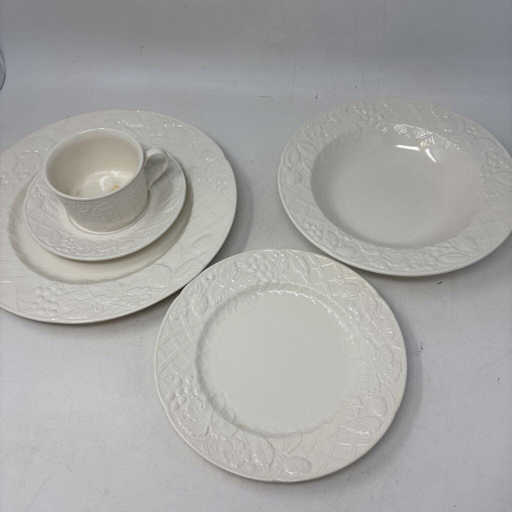 English Countryside 5 Place Setting for 4
