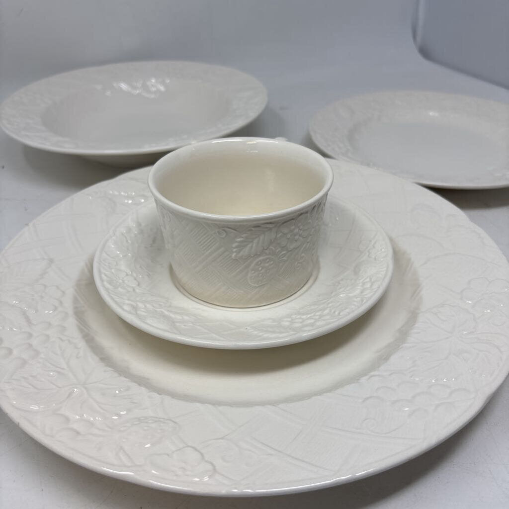 English Countryside 5 Place Setting for 4