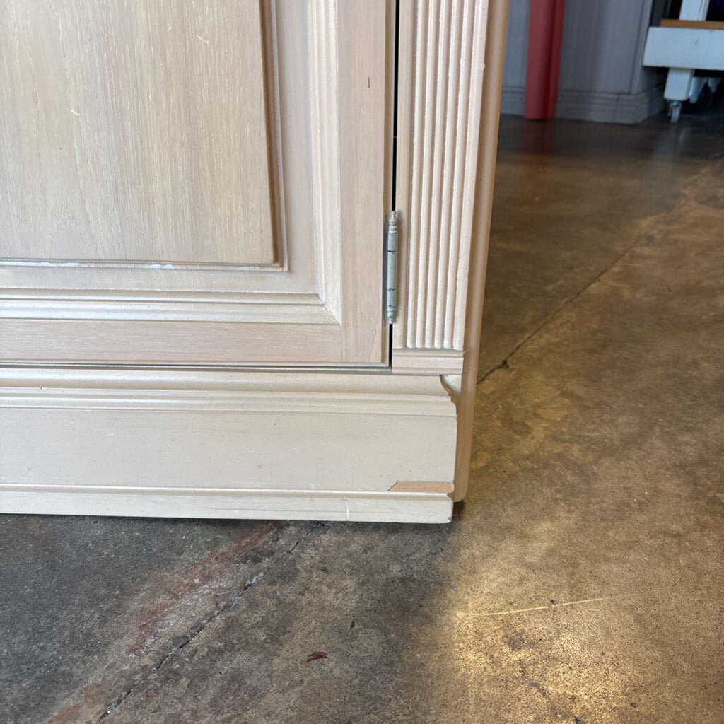 Lighted Bookcase With Doors 32 X 19.5 X 78.25