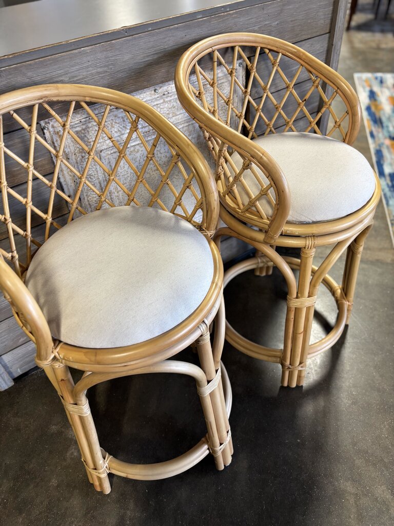 Set 2 Rattan Swival Bar Stools