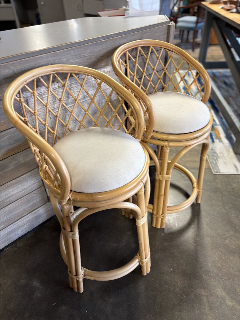 Set 2 Rattan Swival Bar Stools