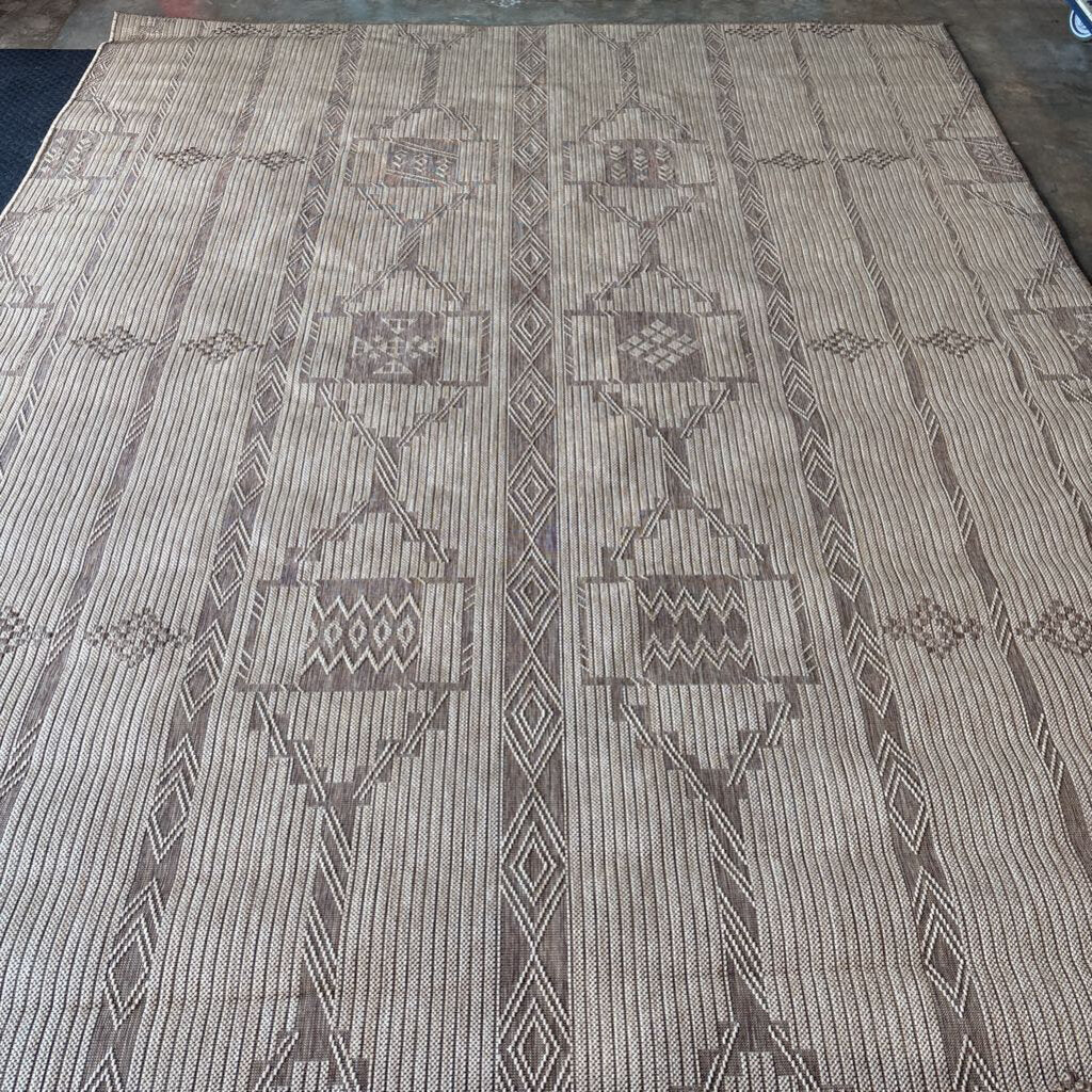 Indoor/Outdoor 8 X 10 Rug