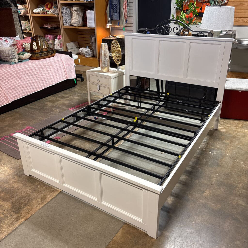 Full White Panelled & Slats Bed