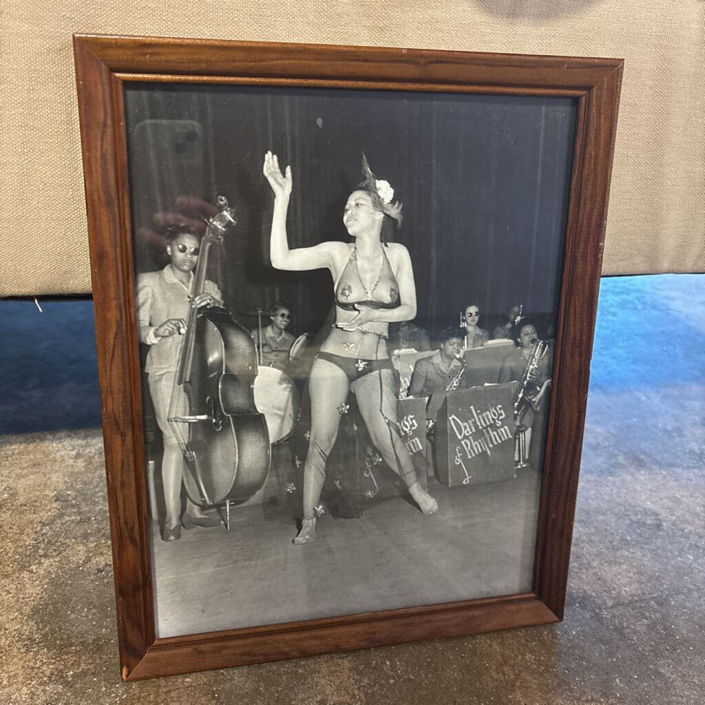 Darlings Of Rhythm Jazz Band with Dancer