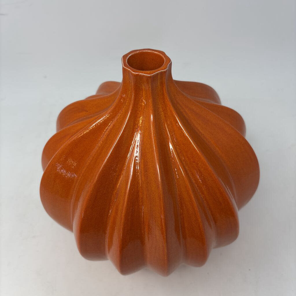Nandina Home Vase