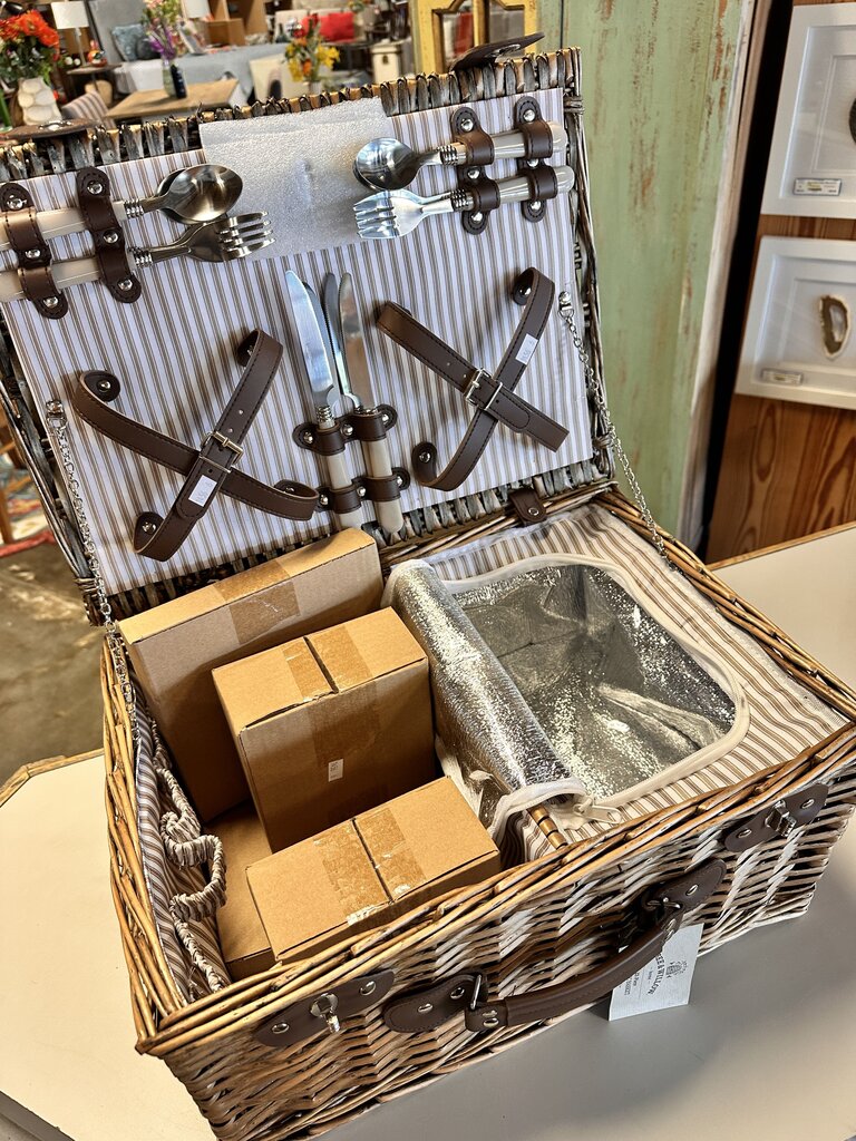 Set 22 Bee & Willow Picnic Basket
