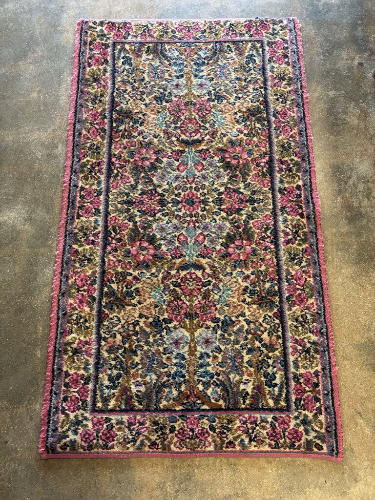 Machine Knotted Area Rug 26 X 46.5