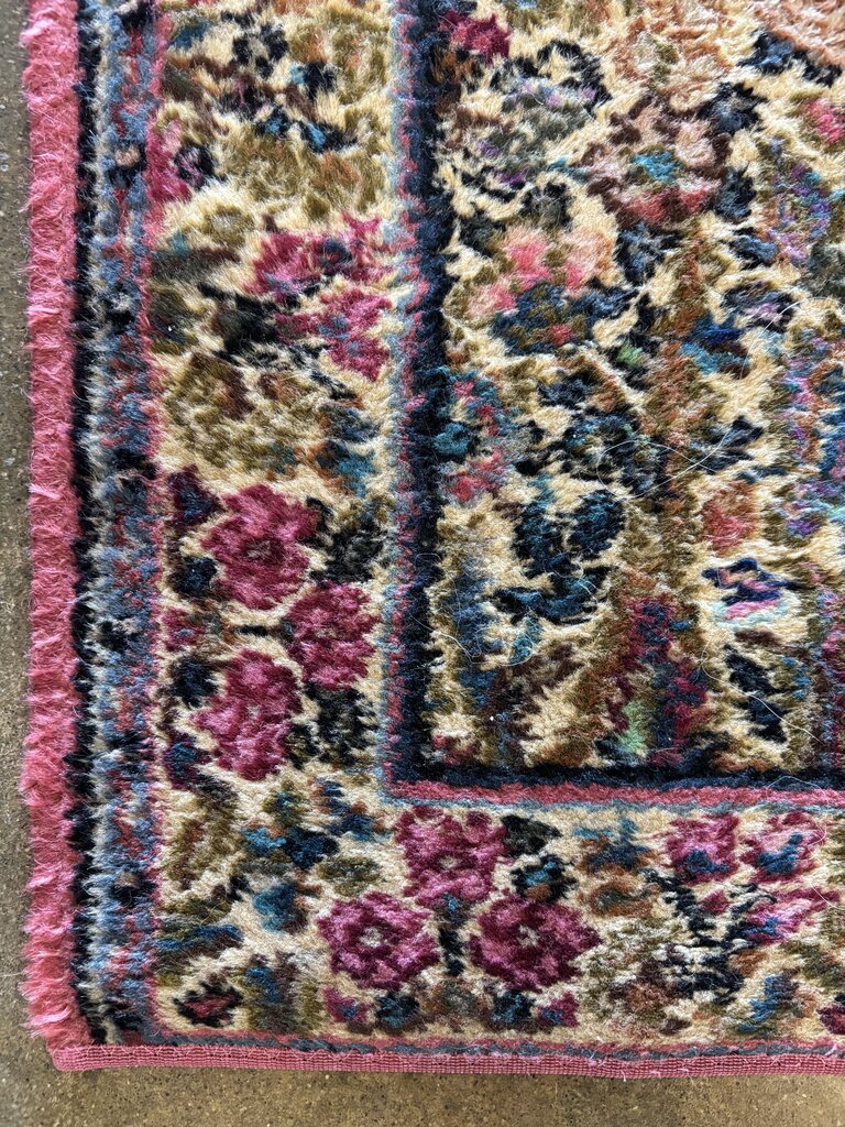Machine Knotted Area Rug 26 X 46.5