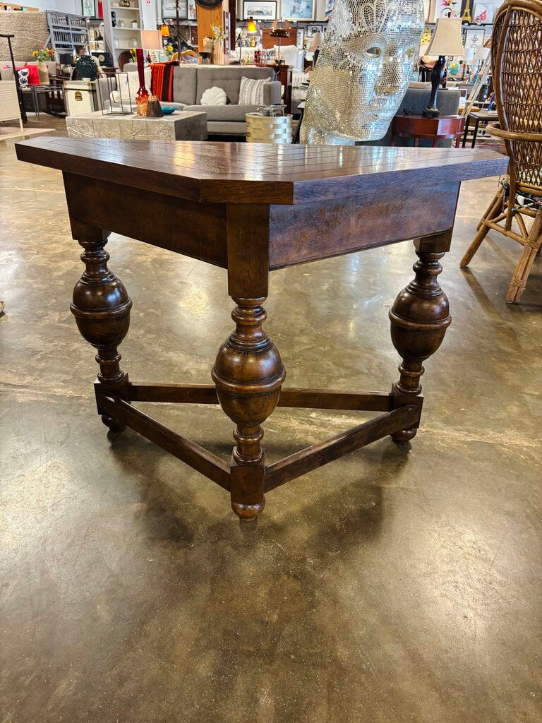 Triangle Accent Table 38.75 X 18.75 X 28