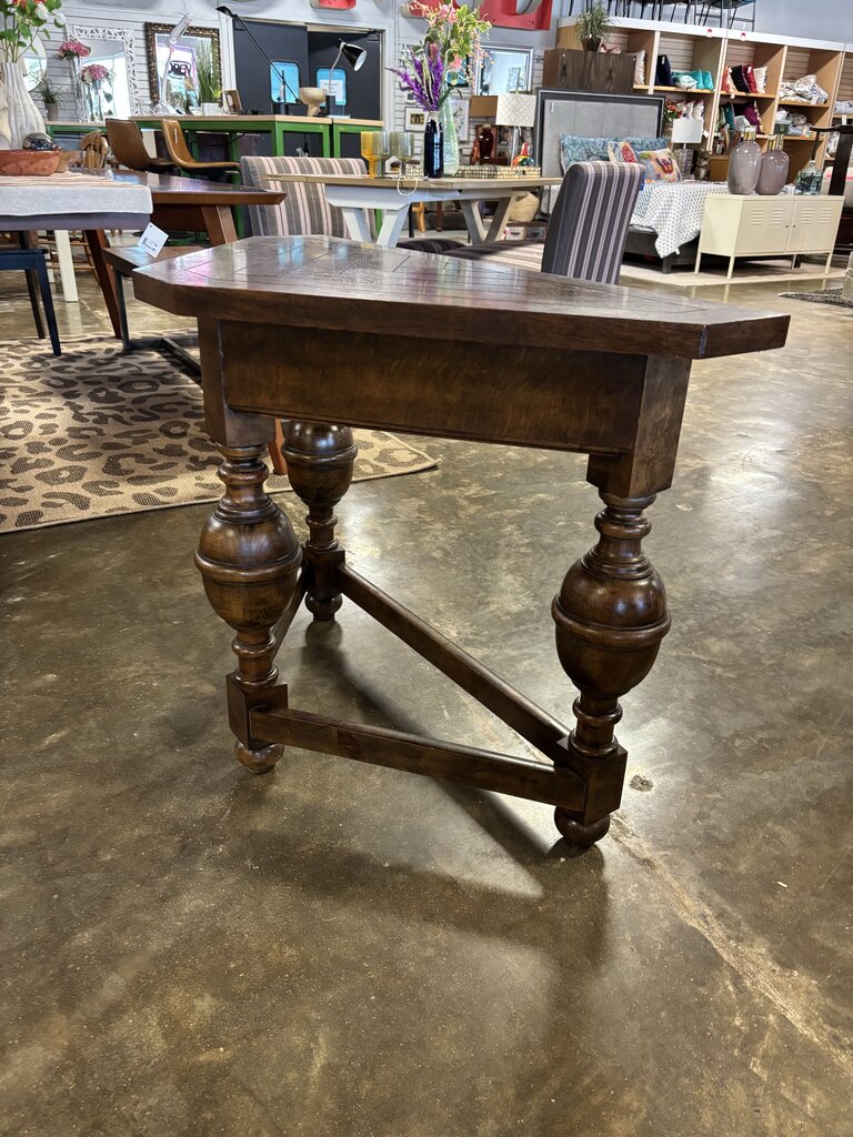 Triangle Accent Table 38.75 X 18.75 X 28
