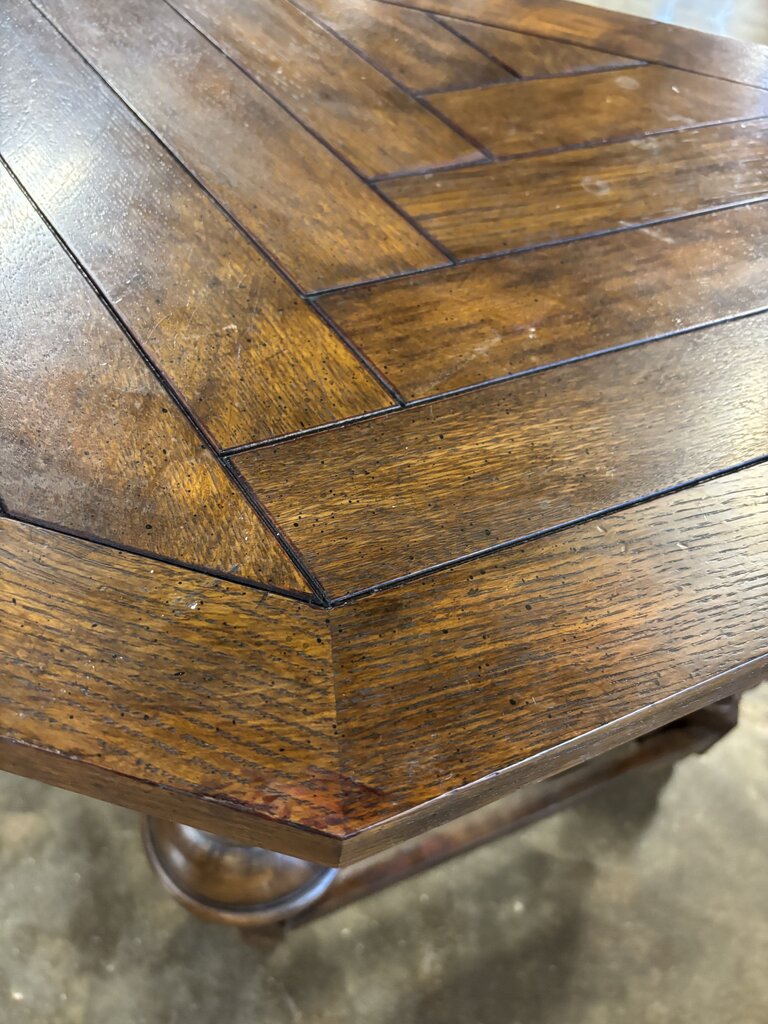 Triangle Accent Table 38.75 X 18.75 X 28