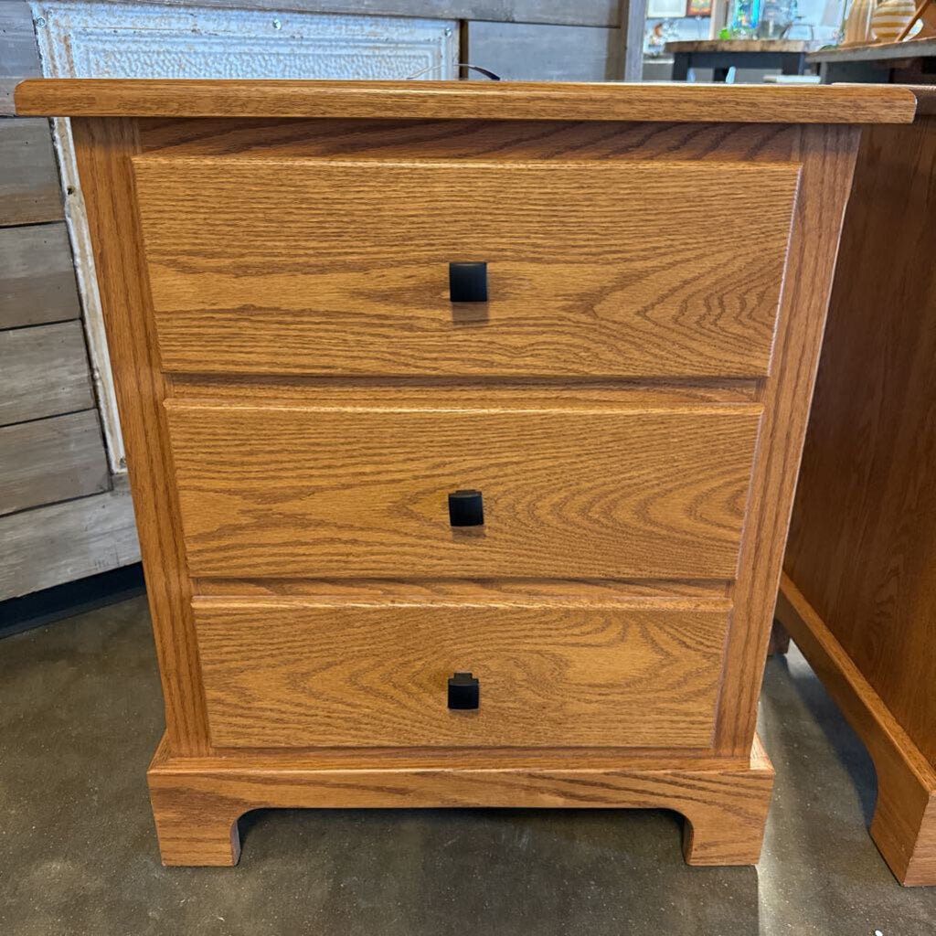 3 Drawer Nightstand 25 X 19 X 29.75