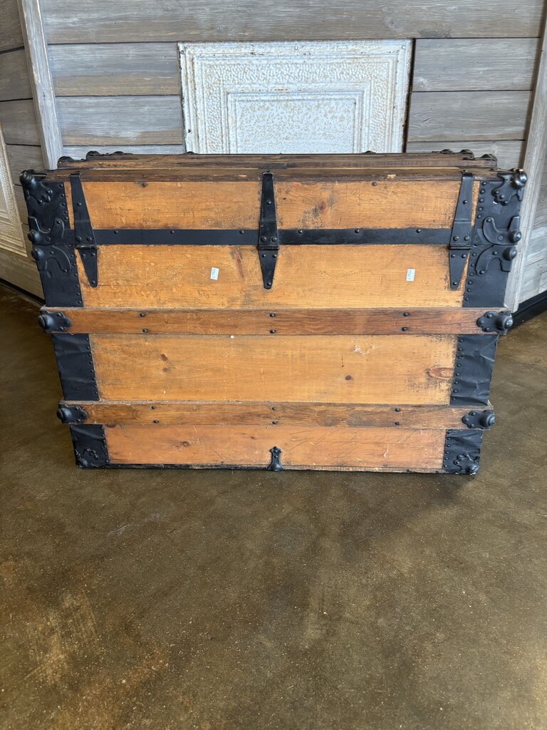 Vintage Wood/Metal Storage Trunk 32.5 X 20 X 22.5