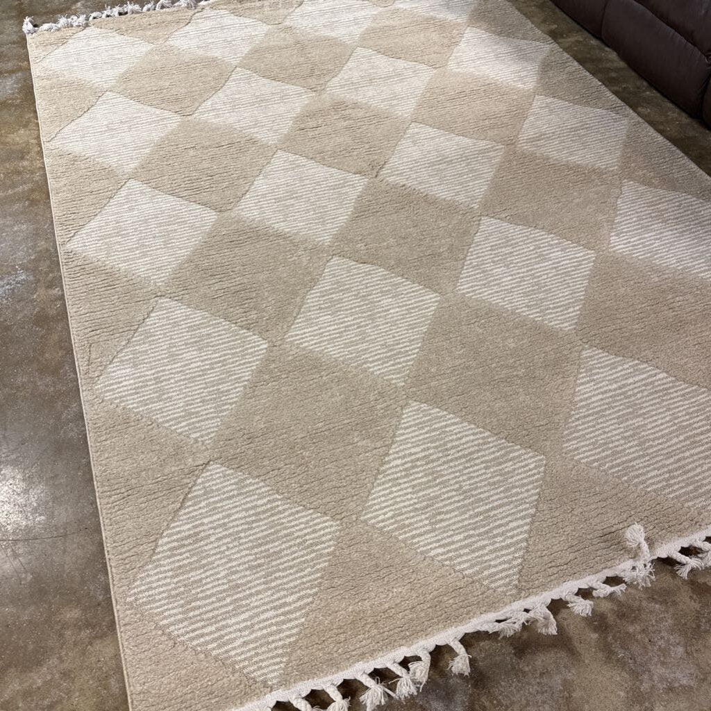 Marissa Diamond Tassel 6.7x9 Rug