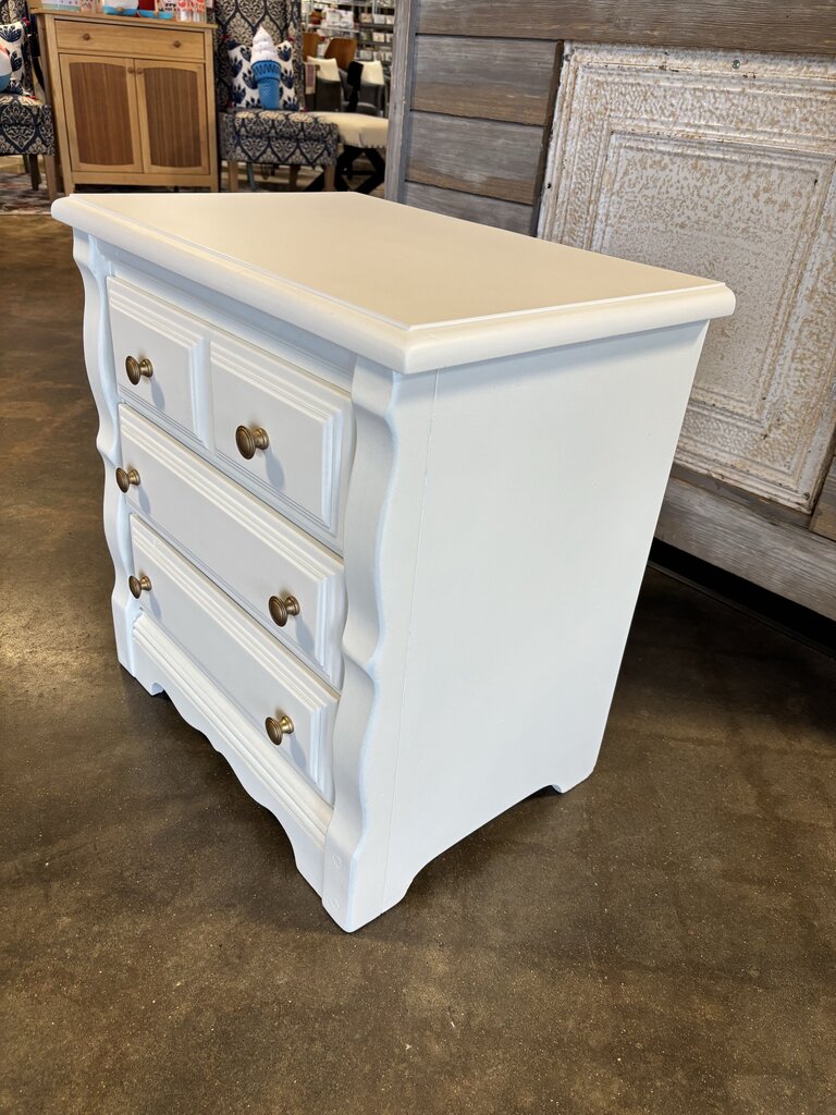 3 Drawer Nightstand 24 X 16 X 26.5