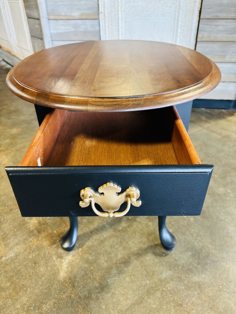 Painted One Drawer End Table 22 x 25.5 x 23H