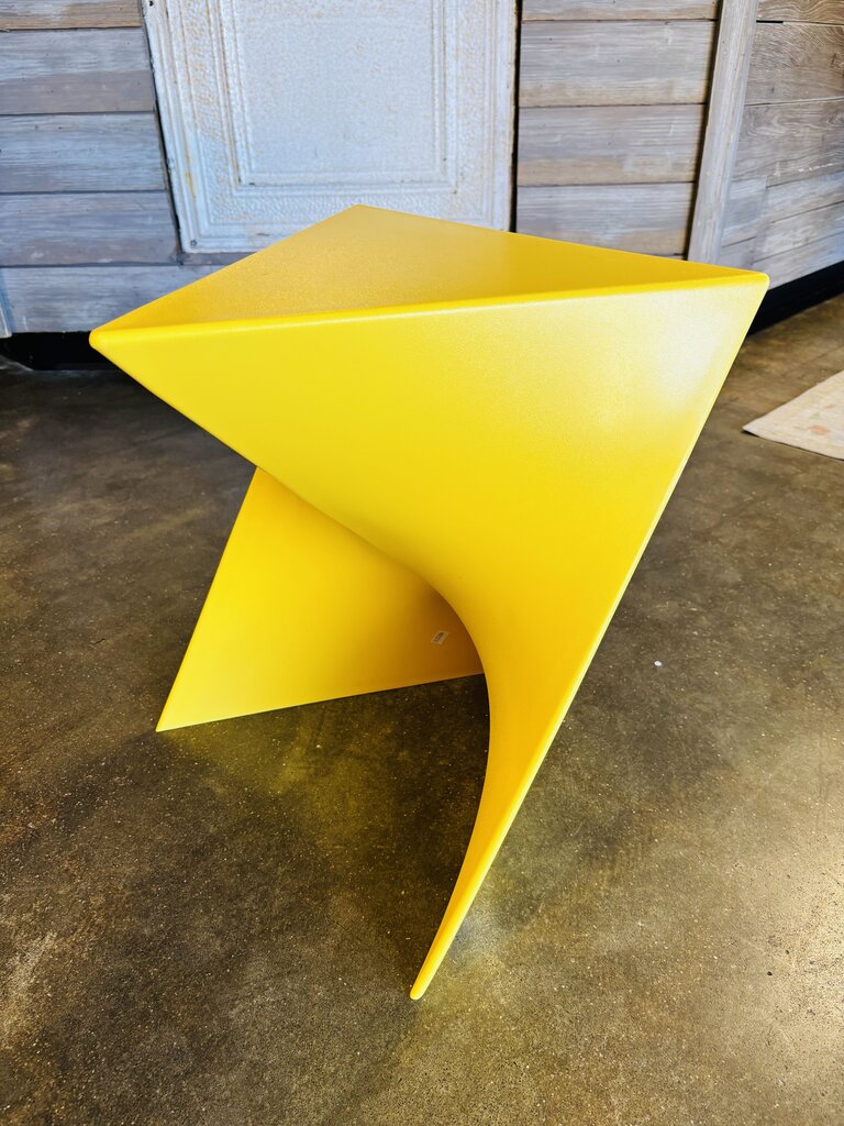 Leisure Mod Geometric Molded End Table