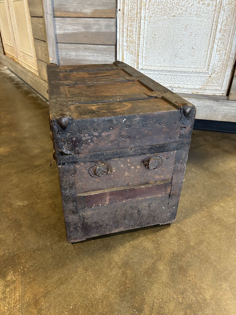 Vintage Flat Top Steamer Trunk 26.25 X 14 x 16