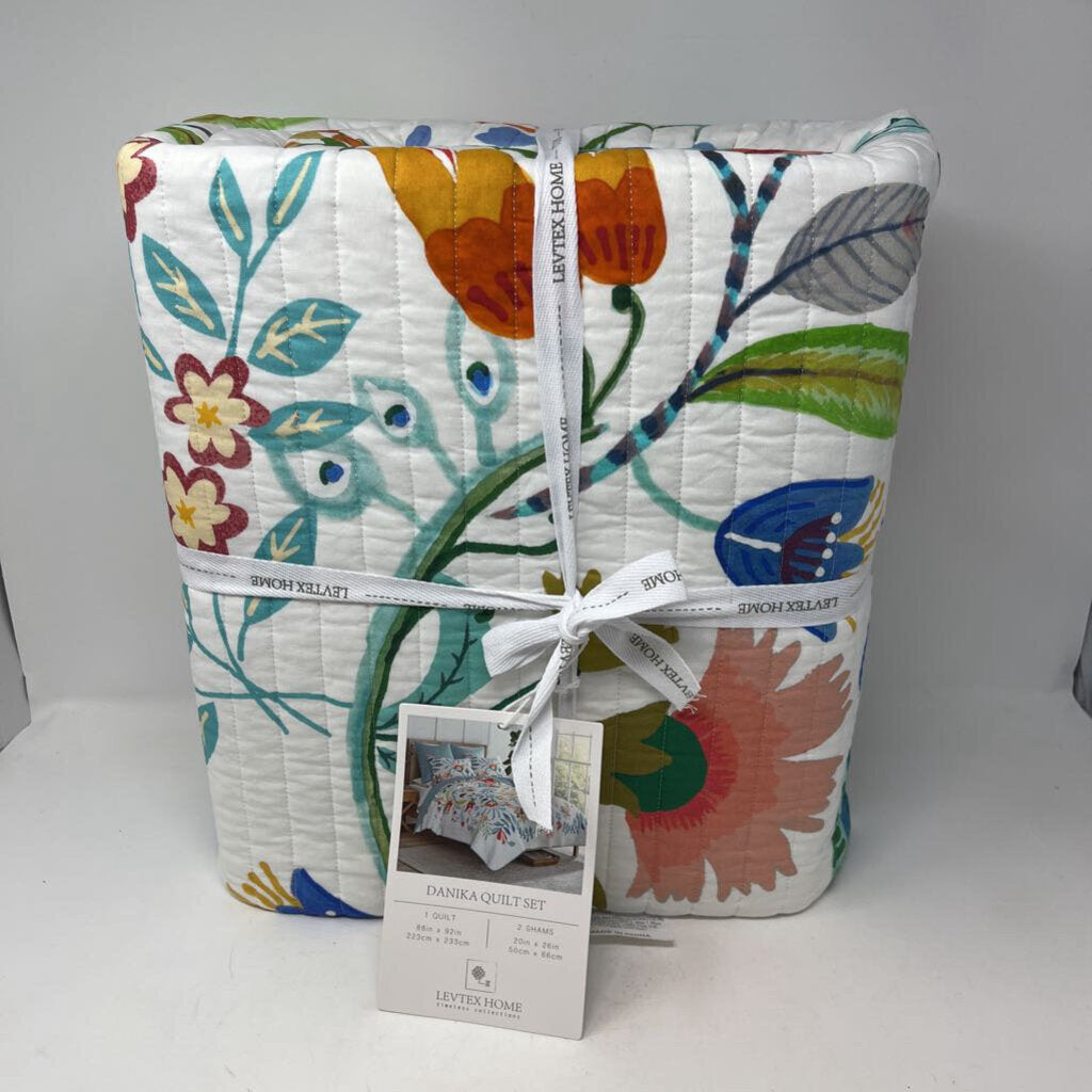 Danika Quilt Set Full/Queen Quilt Set
