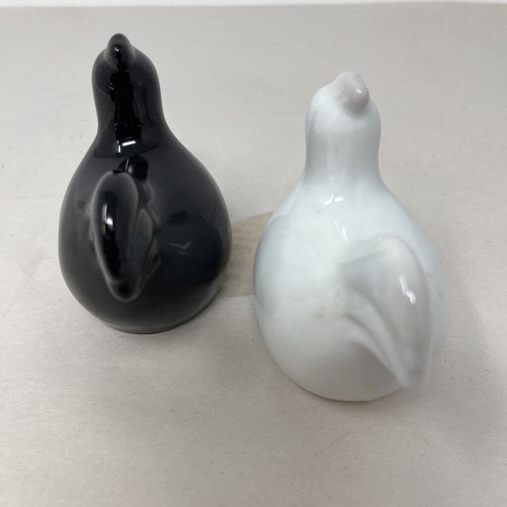 Hens Salt & Pepper Shaker