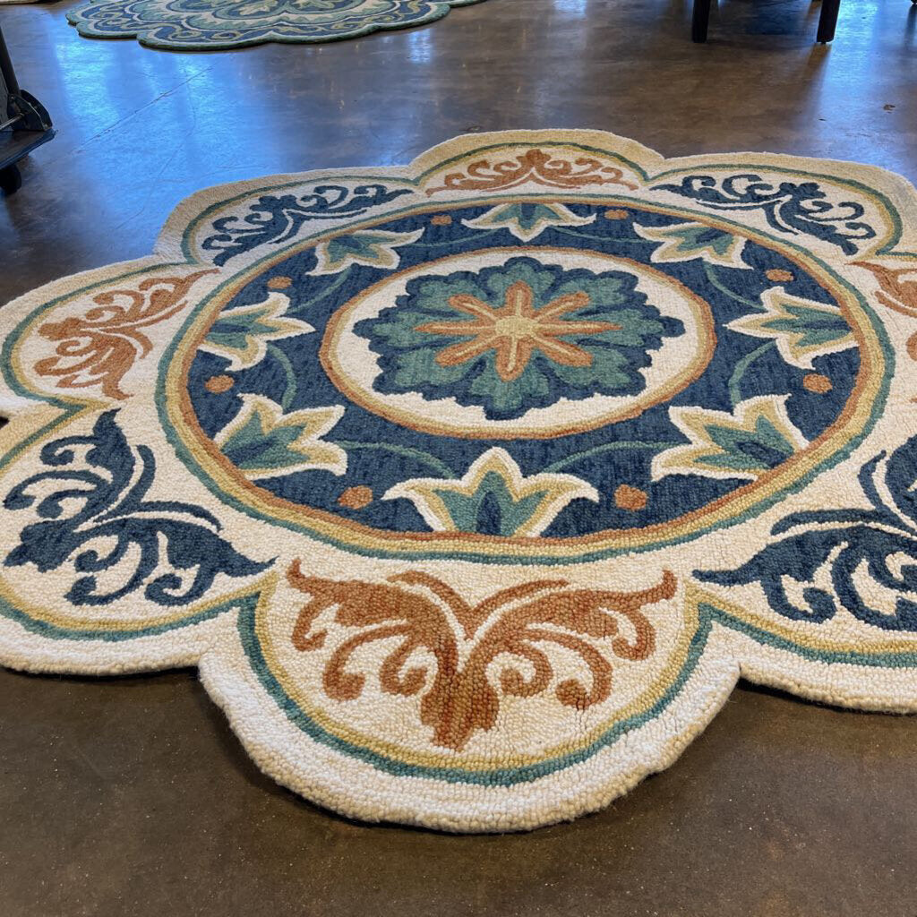 Nia Classic Scalloped Edge Rug 6' Round