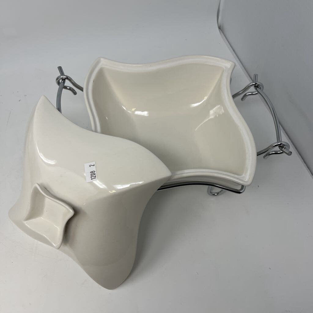 1 QT Covered Baker with Stand
