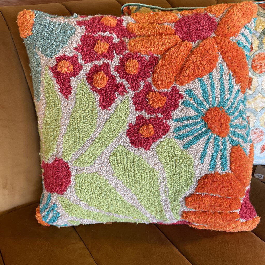 20" Sq In/Outdoor Tufted Flower Pillow