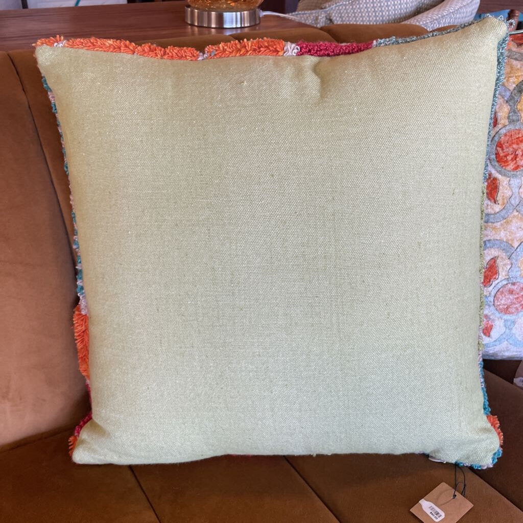 20" Sq In/Outdoor Tufted Flower Pillow