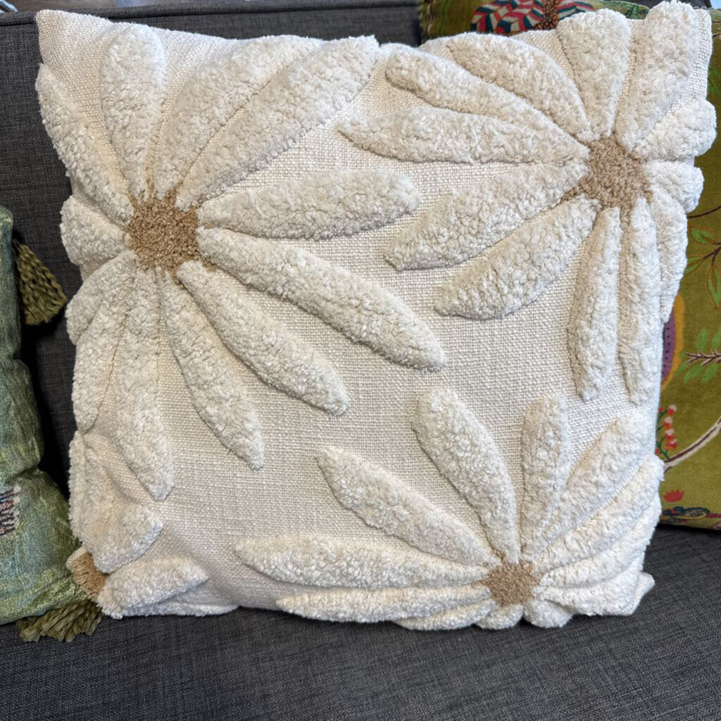 18' COTTON SLUB WITH TUFTED FLOWERS