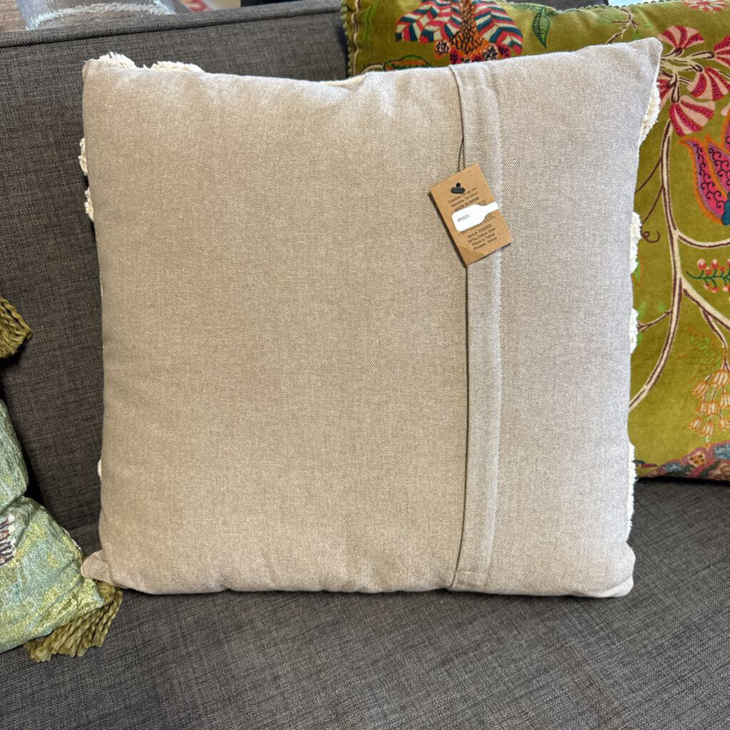 18' COTTON SLUB WITH TUFTED FLOWERS