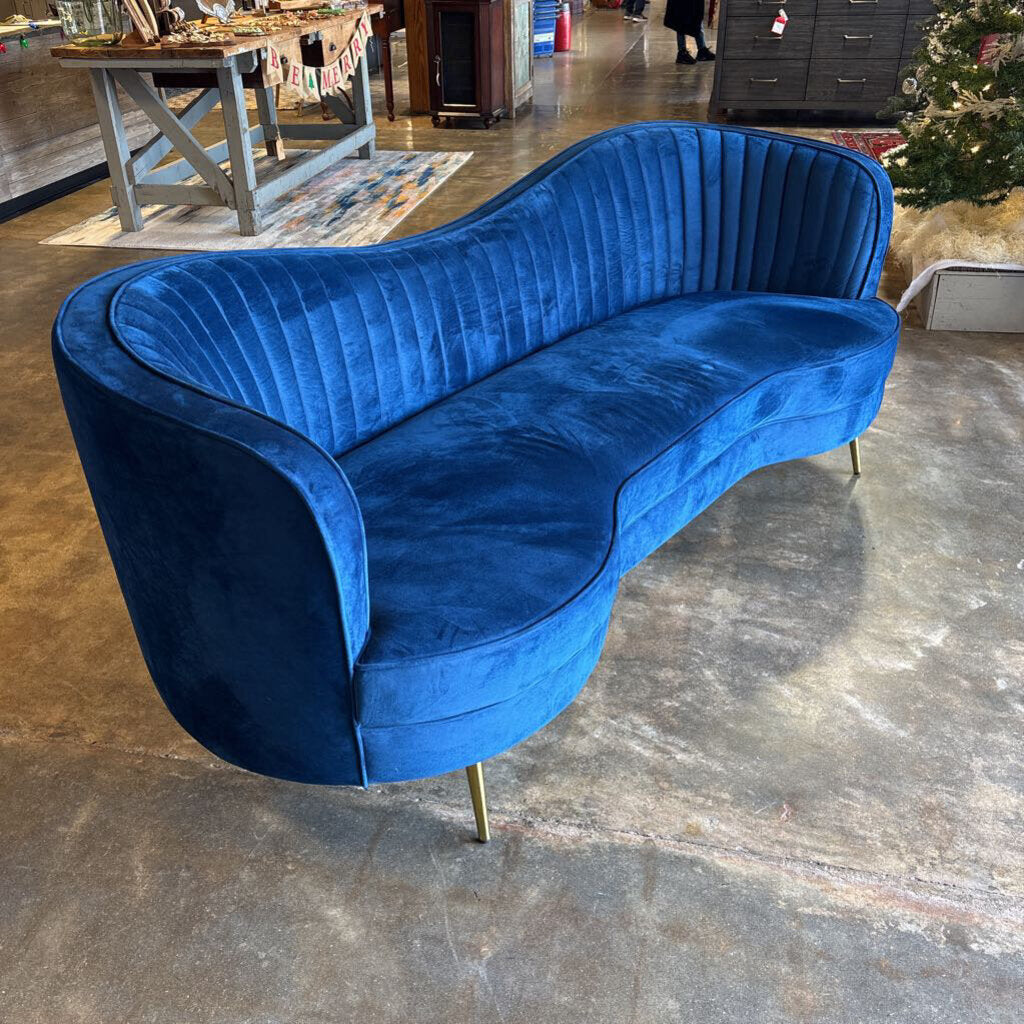 Curved Velvet Sofa 77x36x33