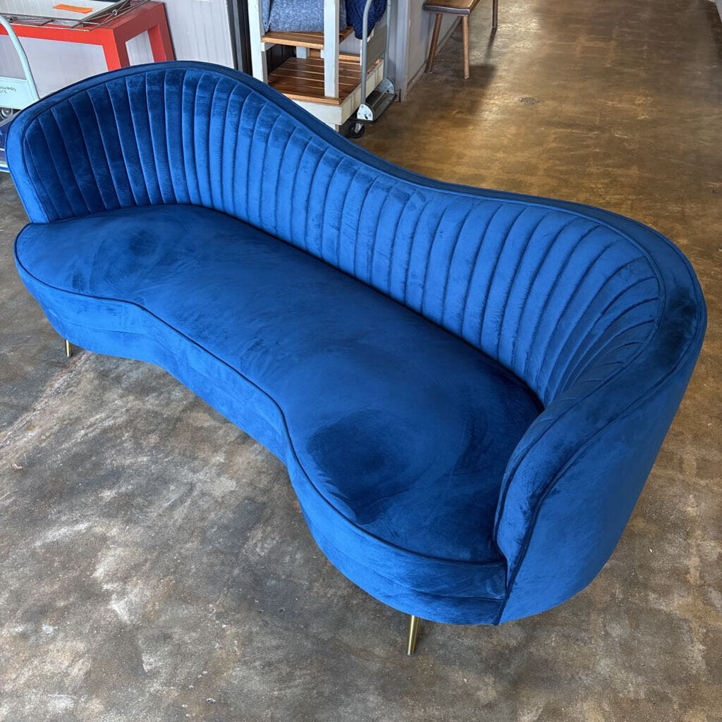 Curved Velvet Sofa 77x36x33